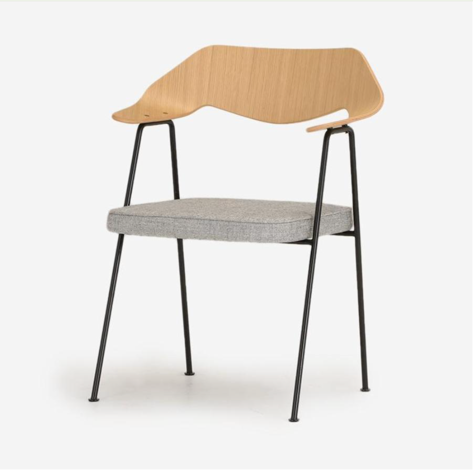 Case Furniture 675 餐椅