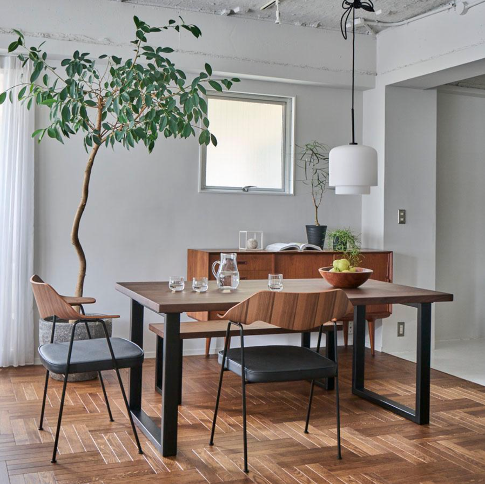 Case Furniture 675 餐椅