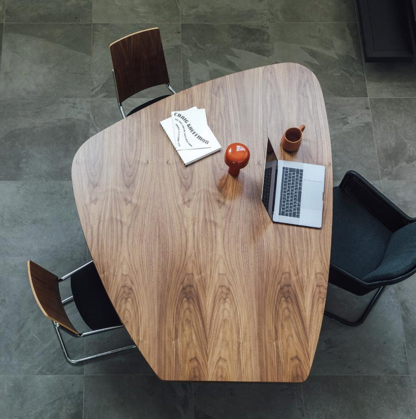 TECTA M21-1 餐桌（胡桃木）